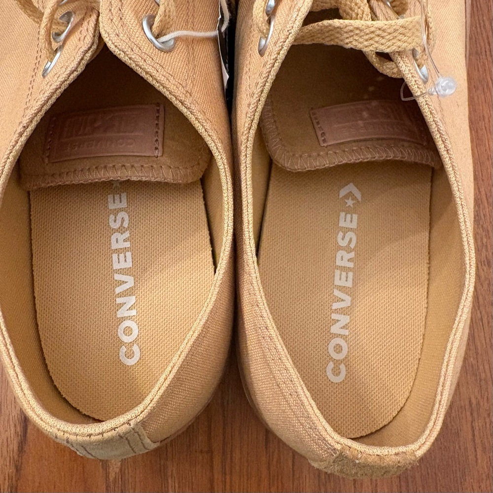 Brand new, never worn! Converse Chuck Taylor All Star
Low 'Sandy Shore'. Size 13 - Picture 4 of 6